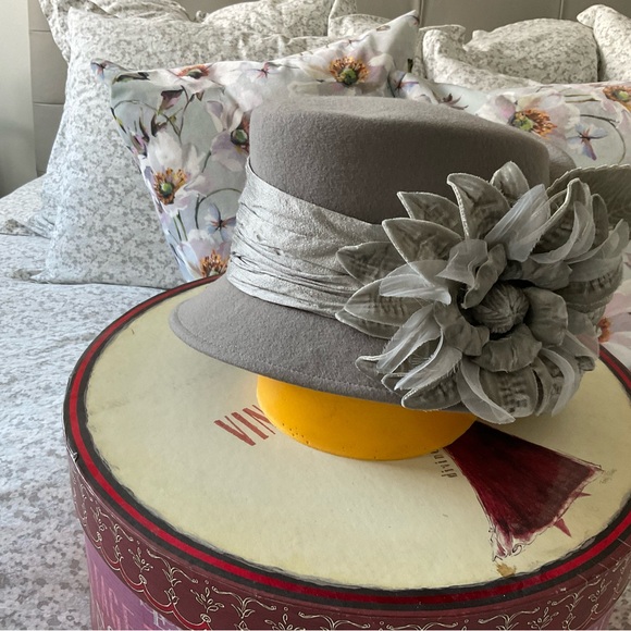 Ladies Grey felt Hat - Picture 2 of 4